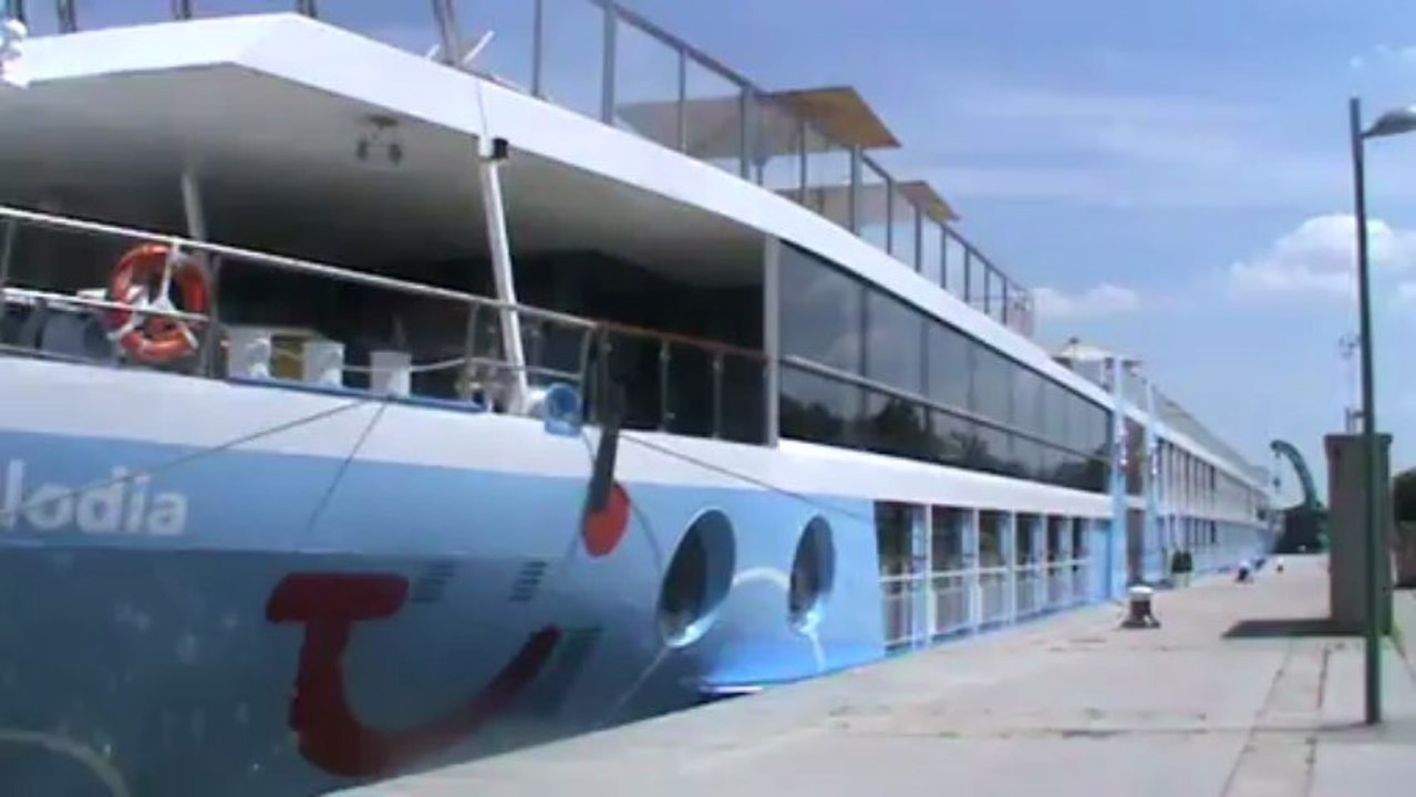 TUI Melodia von aussen TUI Melodia Flusskreuzfahrtschiff TUI FlussGenuss