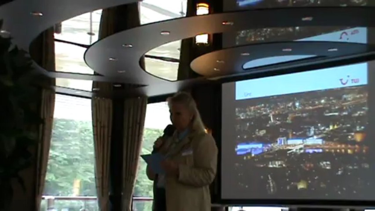 TUI Allegra Zumba Tanzkurs auf Deck Flusskreuzfahrtschiff TUI Allegra TUI FlussGenuss