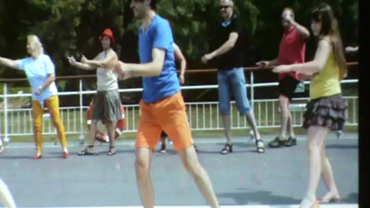 TUI Allegra Zumba Tanzkurs auf Deck Flusskreuzfahrtschiff TUI Allegra TUI FlussGenuss