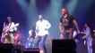 Omar Sy invité surprise au concert de Earth Wind & Fire