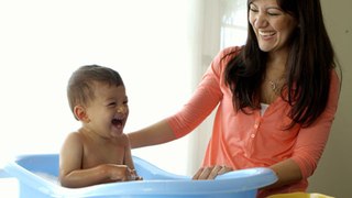 Consejos y Juegos para Bañar a Bebés