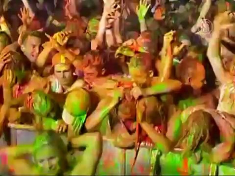 Самое большое число людей, облитых краской