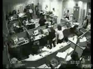 Angestellter dreht durch