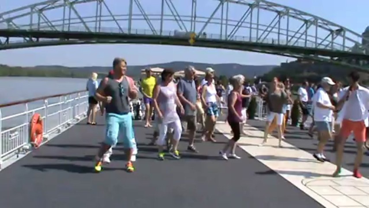 TUI Allegra Zumba Tanzkurs auf Deck Flusskreuzfahrtschiff TUI Allegra TUI FlussGenuss