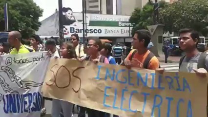 Estudiantes protestaron en Chacaíto quemando "judas" del Viceministro