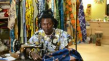 Adama Ouedraogo, tailleur et musicien du Burkina Faso a fait escale à Nontron
