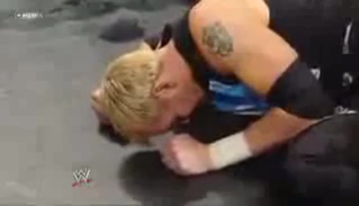 Randy Orton grabs the Money in the Bank Briefcase - Smackdown 07.12.13