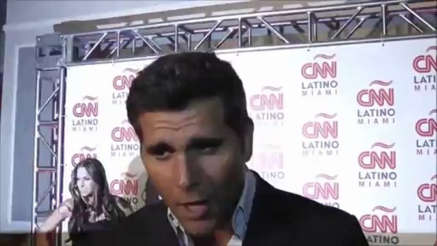 Christian Meier manda saludos a sus fans del mundo