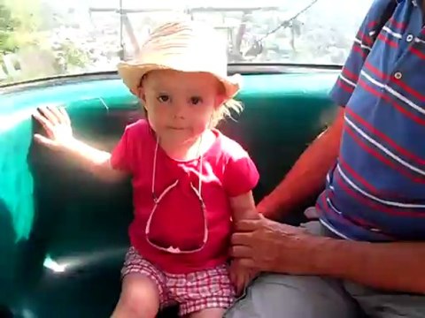 manon et Flora dans le telecabine 1