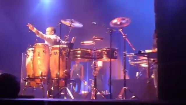 Earth Wind and Fire september / let_s groove live Paris 2013