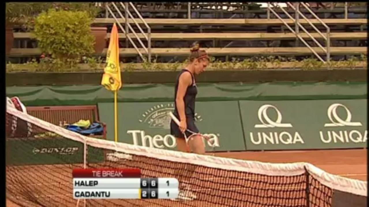 Halep wins Romanian clash