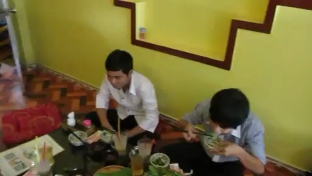 Bán-bún-lòng-đặc-sản-hà-nội-tại-sài-gòn-quận-3