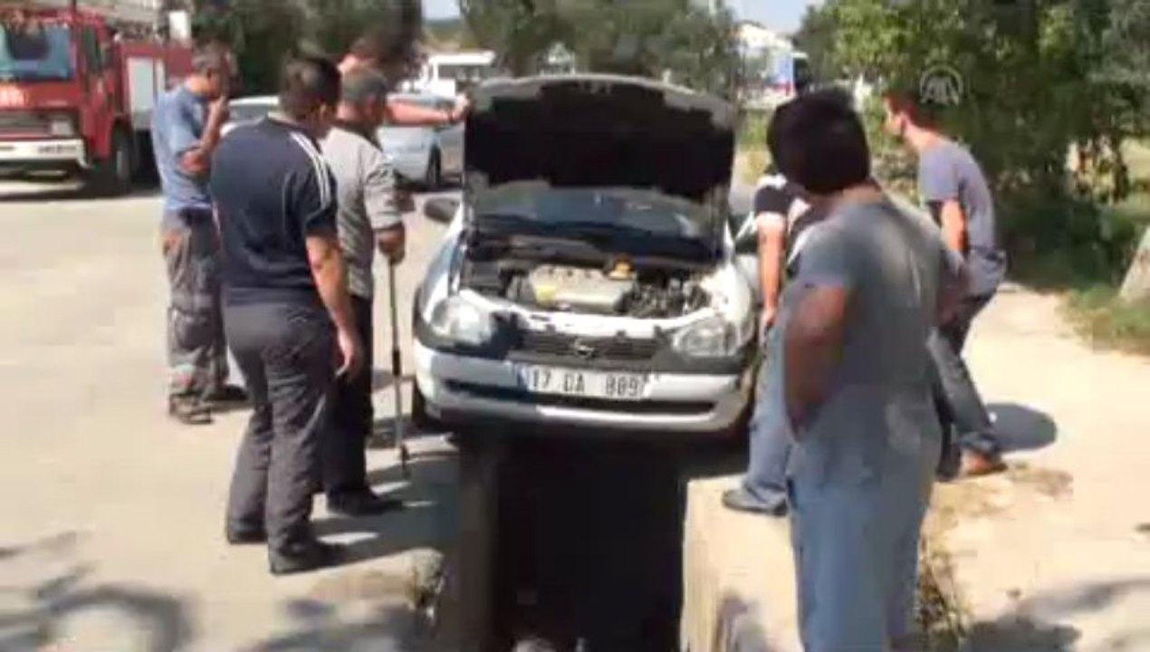 Yılana tazyikli su ve biber gazlı müdahale