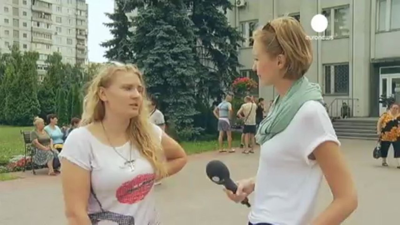 Ukraine crowd storms Kiev police station after alleged...