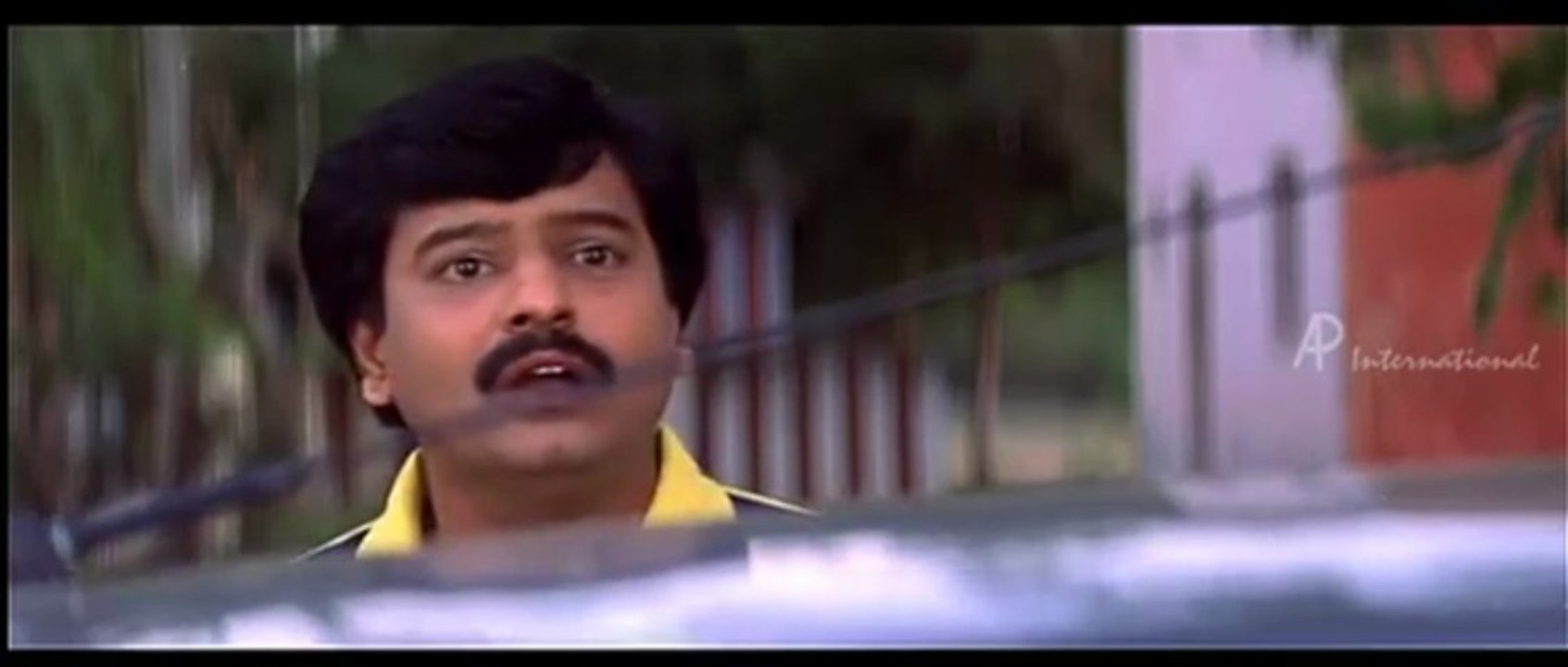 Ullam Kollaipoguthey Comedy 03