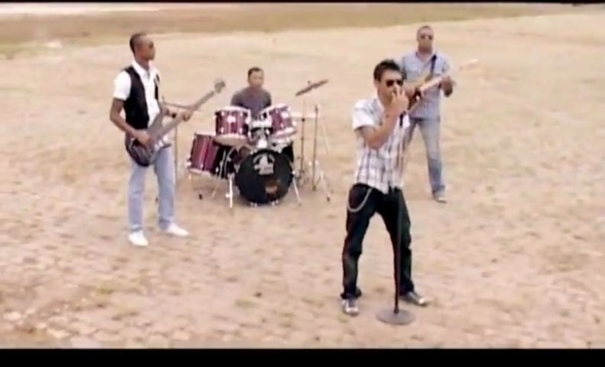 LION  -    Sasa miandry  (gasy - malagasy)