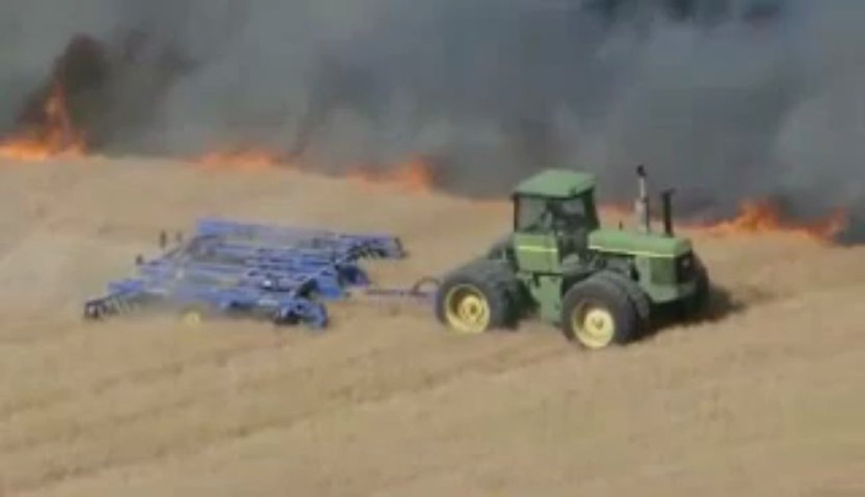 Clever_farmer_prevents_fire_from_spreading