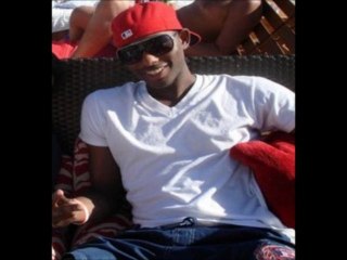 NFL Player Rober Gill Runs 25mph On A Treadmill