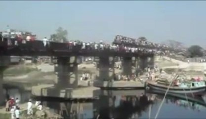 Insane_train_crowd_Bangladesh