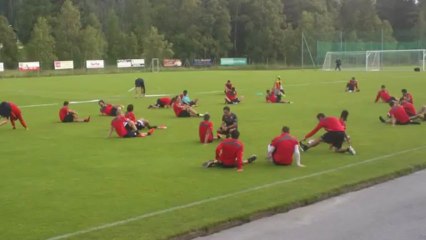 Το χαλάρωμα των παικτών μετά το τέλος της απογευματινής προπόνησης (14/7)