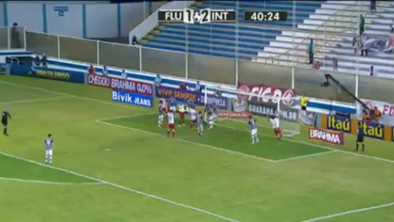 Brasileiro: Irre! Forlan verwandelt Ecke direkt