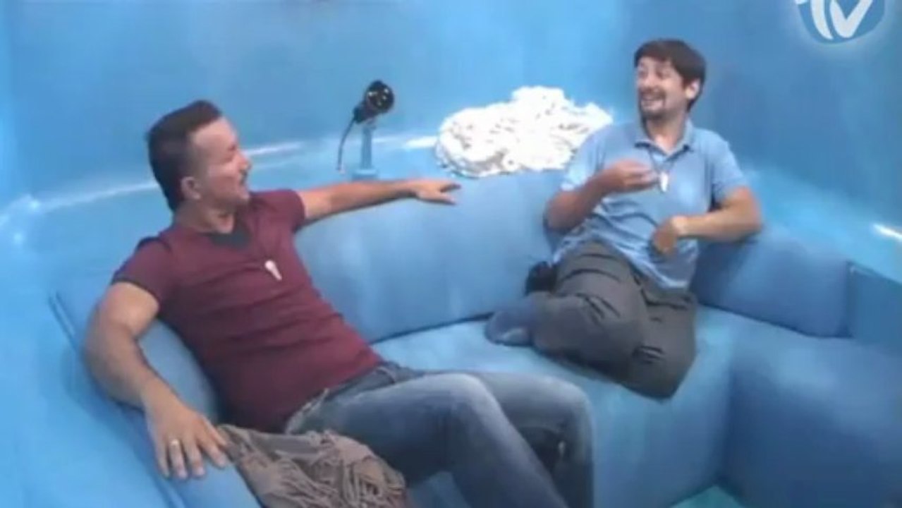 ביזו משחק אותה גבר בשיחה אם יניב