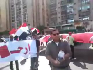 معتصمو الإتحادية يتظاهرون أمام نادي دار الحرس الجمهوري لمطالبة الجيش بإسقاط مرسي