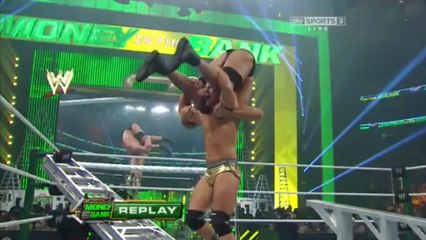 WWE4U.com عرض موني ان ذا بانك 2013 الجزء 1