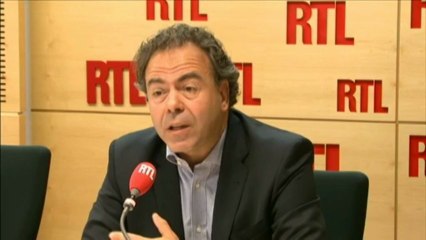 Pour Luc Chatel, Cécile Duflot "doit condamner" les tweets de son compagnon