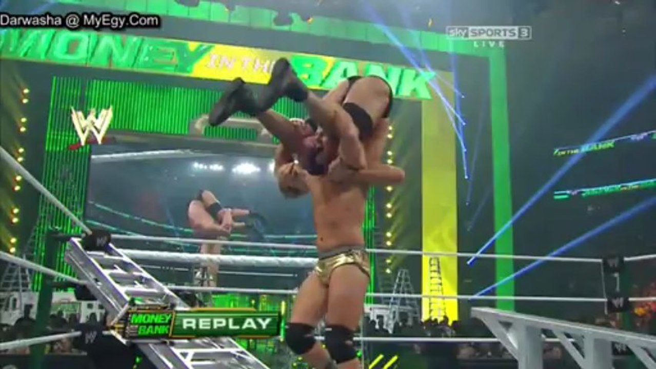 WWE4U.com عرض موني ان ذا بانك 2013 مترجم الجزء 1