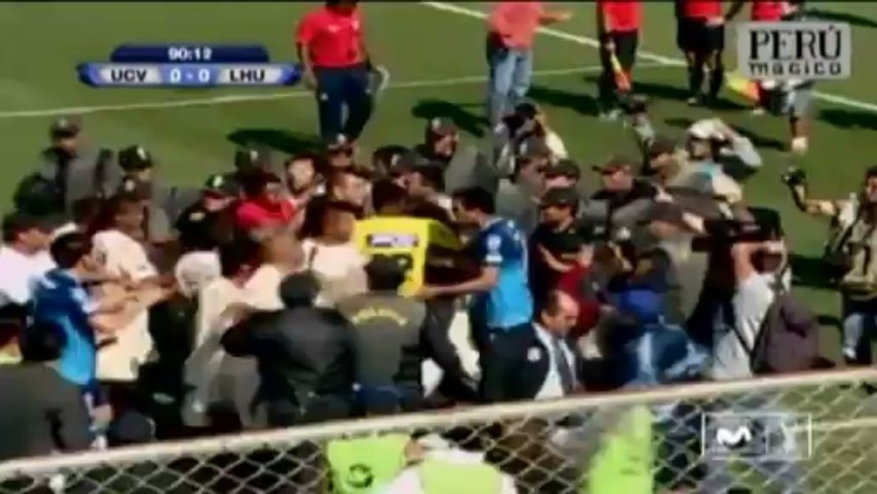 Peru: Elfer in letzter Minute! Trainer legt sich mit Polizei an