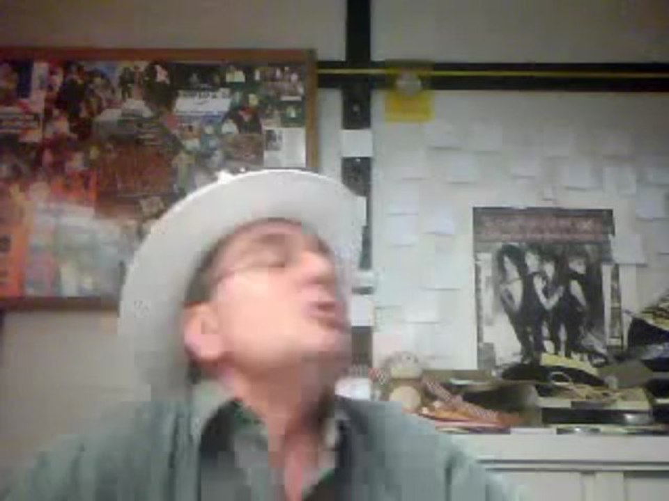webcam_1373903863750 = pourquoi qu'elle m'a quitté j'vois pas l'probléme ?