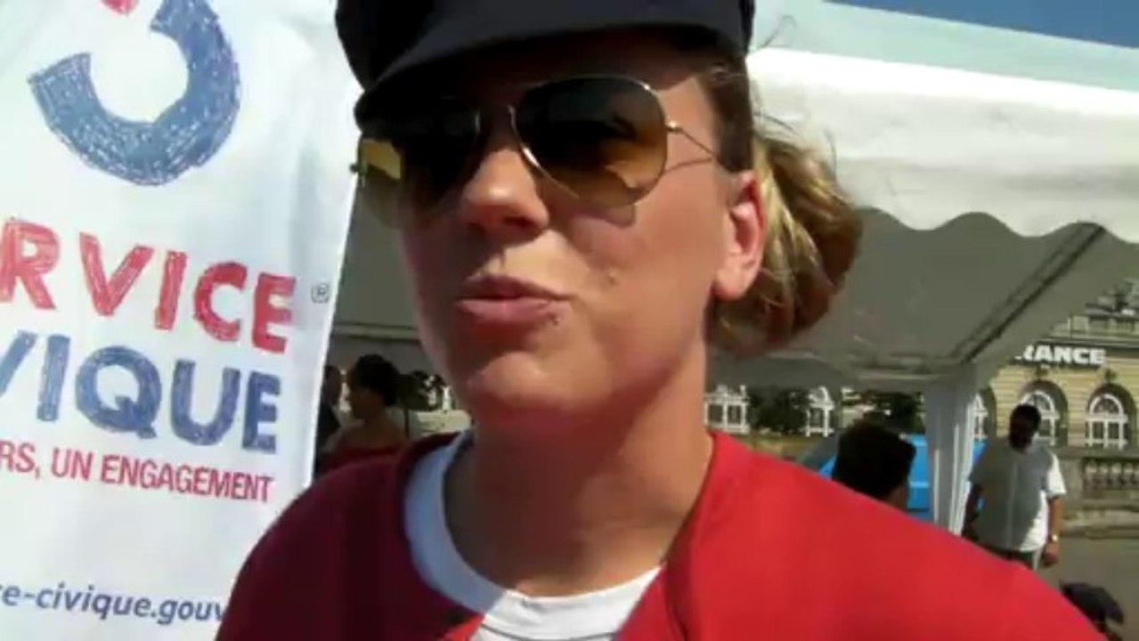 #14juillet #servicecivique : Dalila & Mathilde volontaires à Unis-Cité à la sortie de l'Elysée