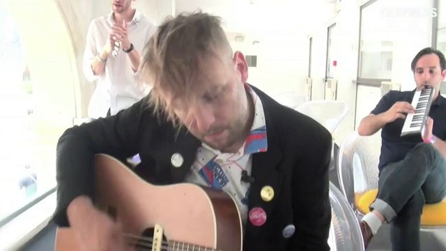 Aline en session acoustique pour L'Express