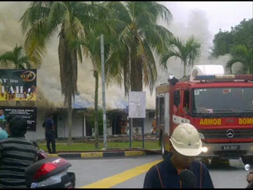 Makmal sains UiTM Shah Alam terbakar 15 Julai 2013