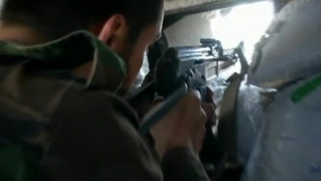 Assad's forces put pressure on rebel-held districts of Damascus