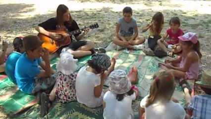 Goûter sous la houlette de Stephan à la guitare 15.07.2013