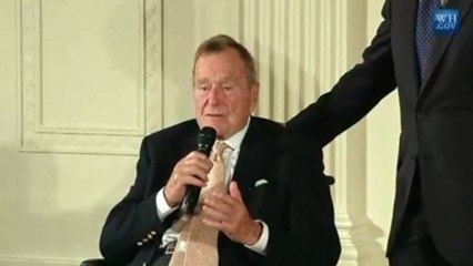 Obama honors George H.W. Bush's volunteer efforts