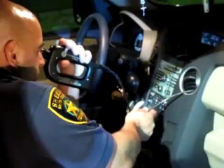 Interstate Interdiction Officer using FV-Series Fiberscope