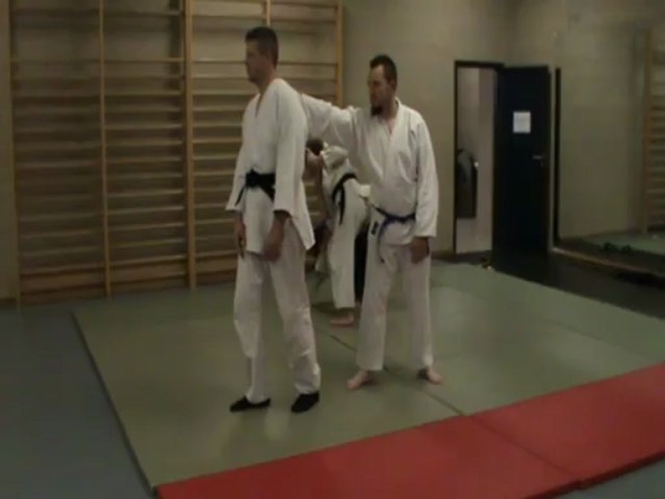 Ushiro eri dori kihon : uchi sabaki, ikkyo