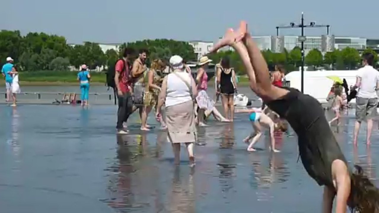 v6- Maman dans le miroir d'eau