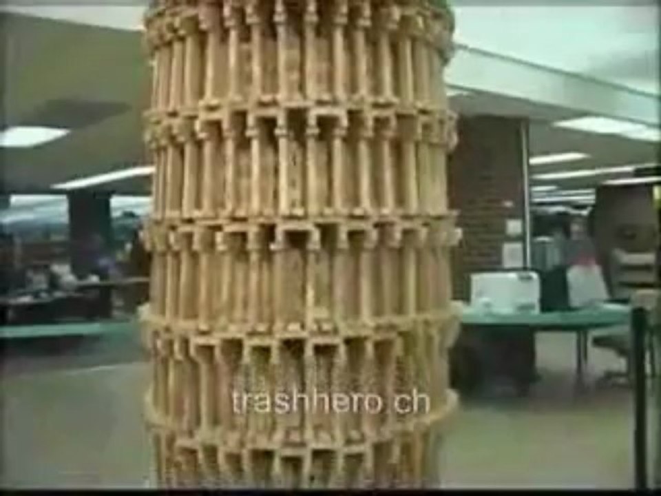 Clumsy journalist - destroy a sculpture!!!