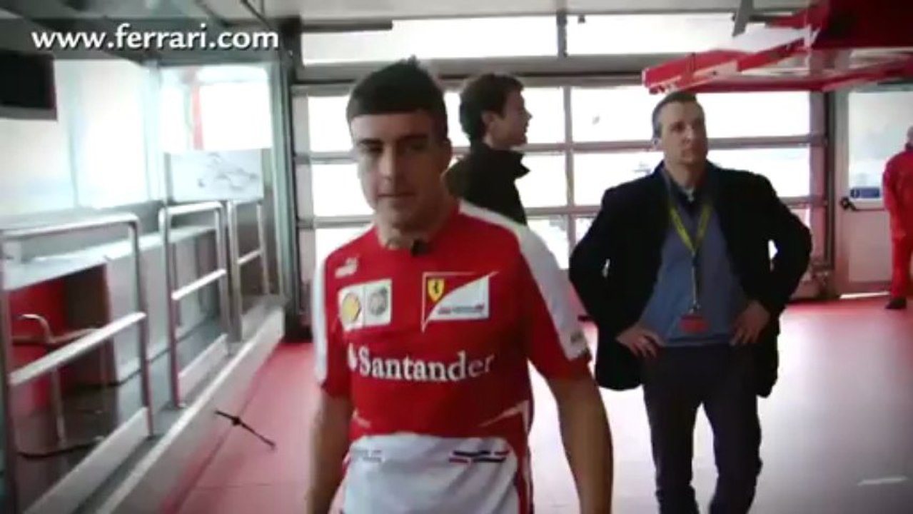 Fernando Alonso conduciendo el Ferrari LaFerrari