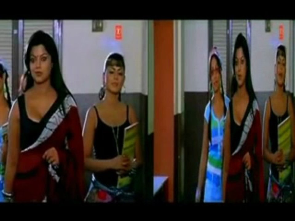 Bhojpuri Swathi Verma Hot cleavage