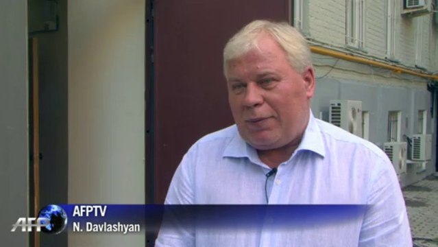 L'Américain Snowden demande un asile provisoire à la Russie