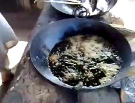 Hand in boiling oil.. amazing!