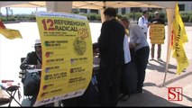 Napoli - La raccolta firme per i referendum dei Radicali (16.07.13)