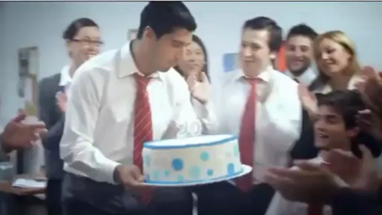Luis Suarez in a television advert for a Uruguayan banl