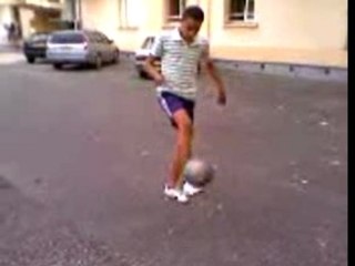 Rano Qui Jou Au Foot