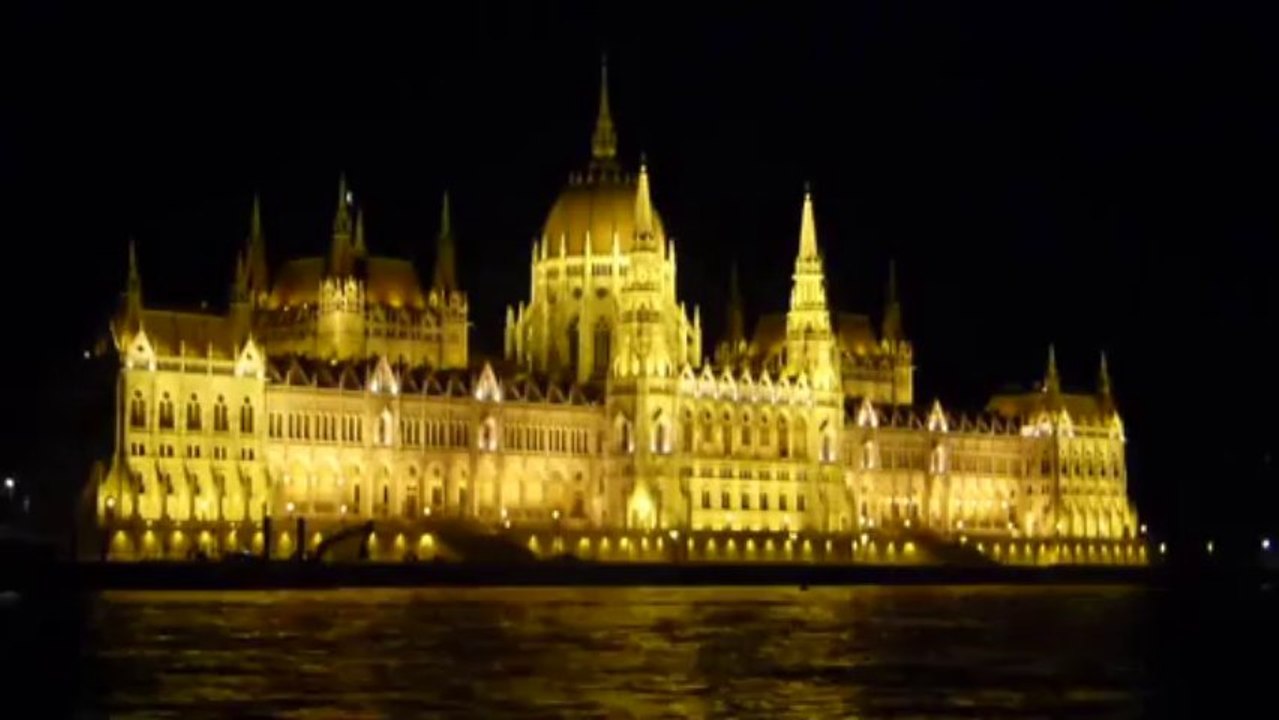 A Budapest ...son magnifique Parlement.